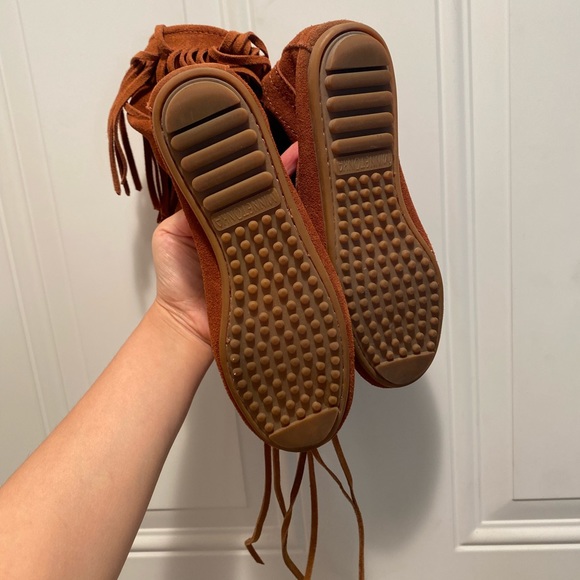 *Rare* Minnetonka Front Lace Boots Brand New - Picture 6 of 6